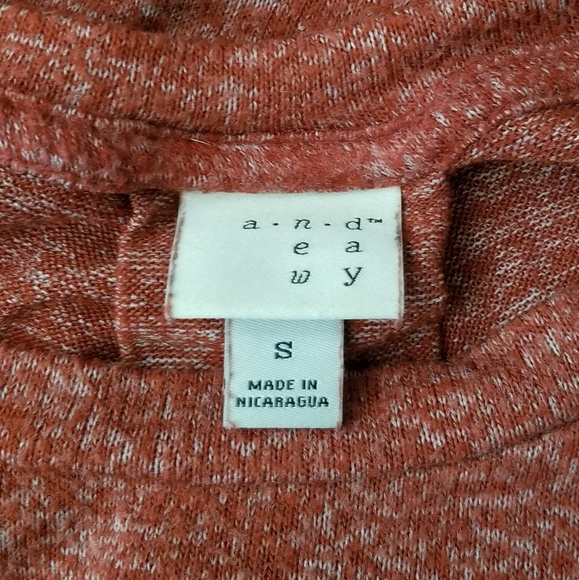 A New Approach Top - Picture 5 of 9